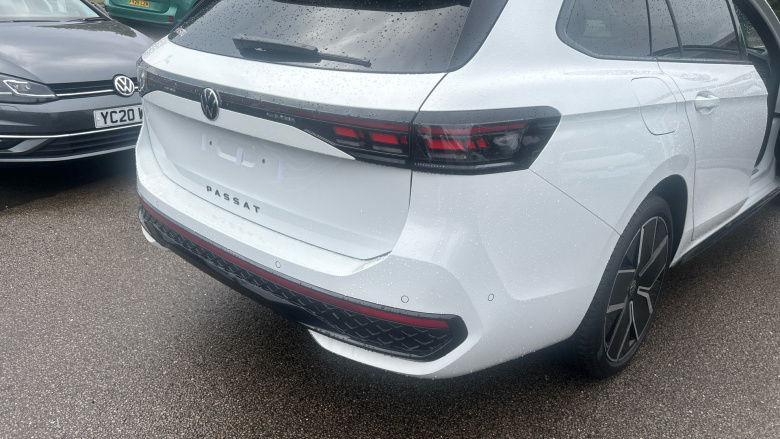 Volkswagen Passat 1.5 TSI eHybrid R-Line 5dr DSG Estate